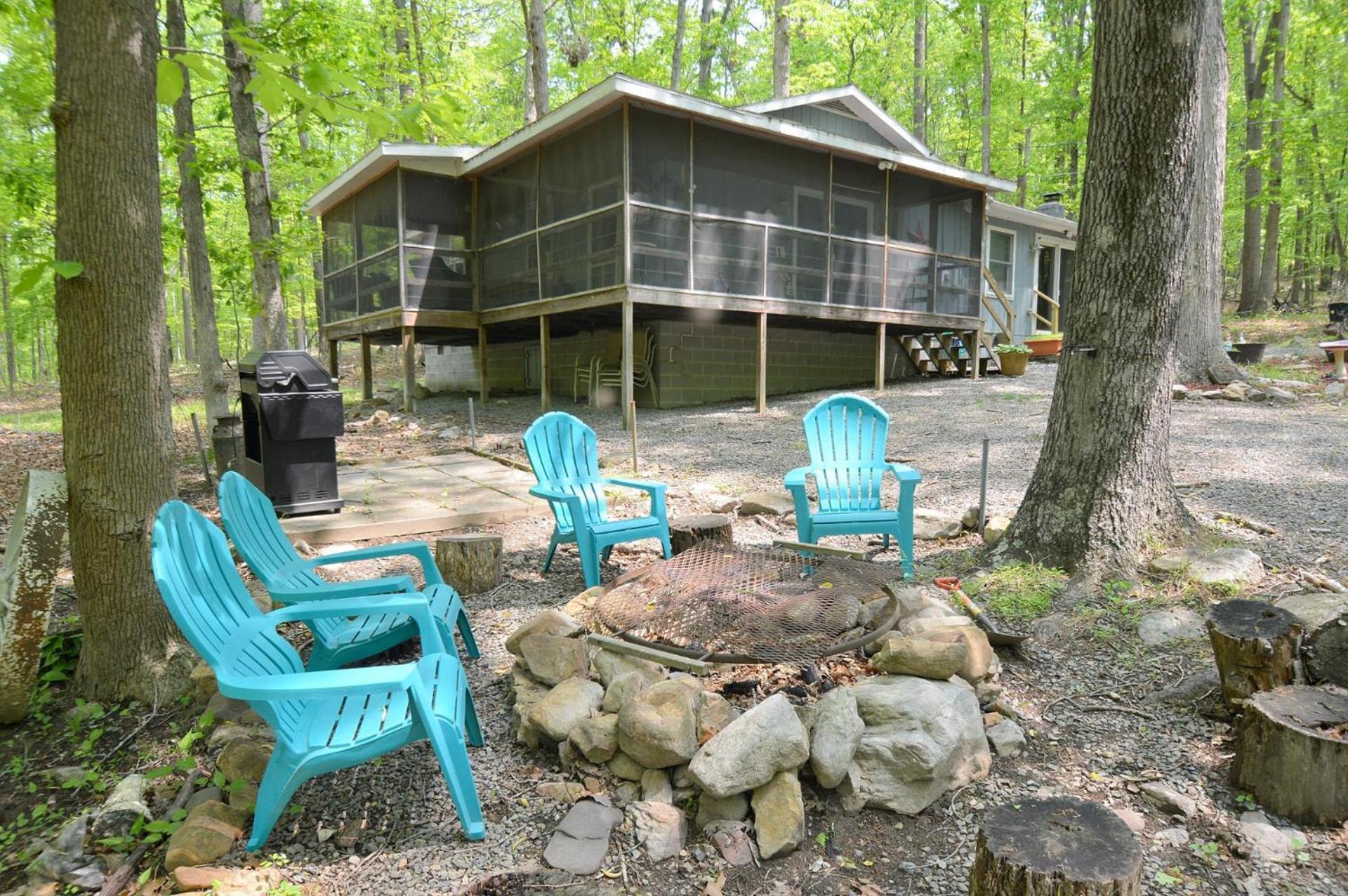 Bear Necessities -Forget Your Worries! Villa Great Cacapon Exterior photo