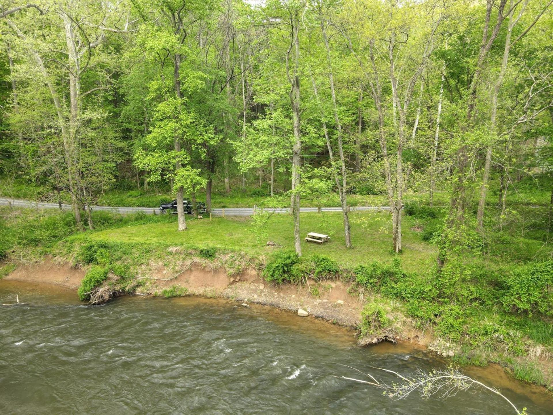 Bear Necessities -Forget Your Worries! Villa Great Cacapon Exterior photo